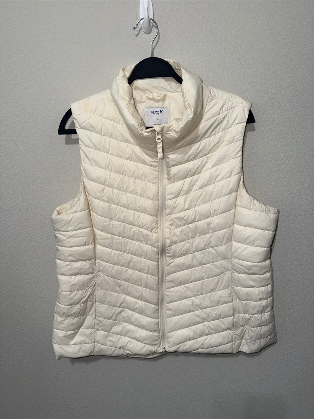 Old Navy Women's Ivory Quilted Packable Puffer Vest